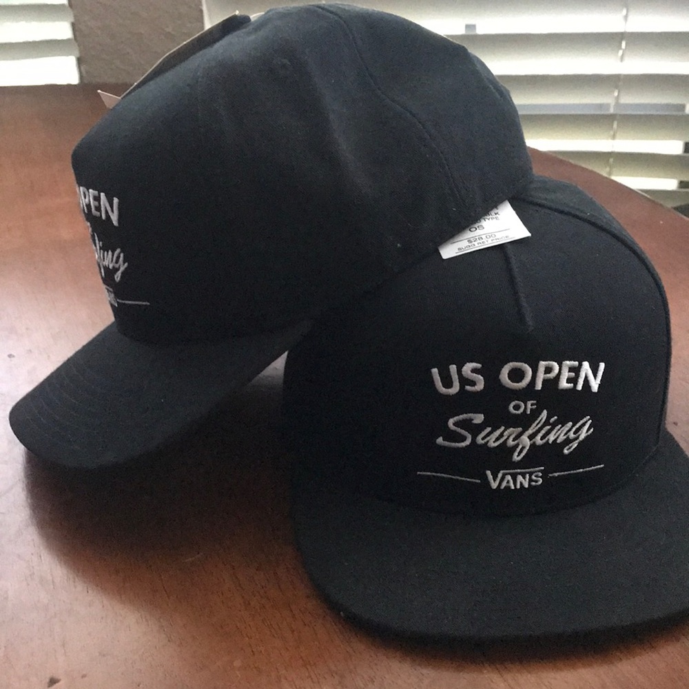 2 black Vans cap